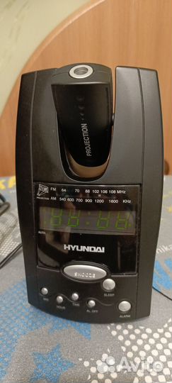 Радиоприемник с будильником и проектором