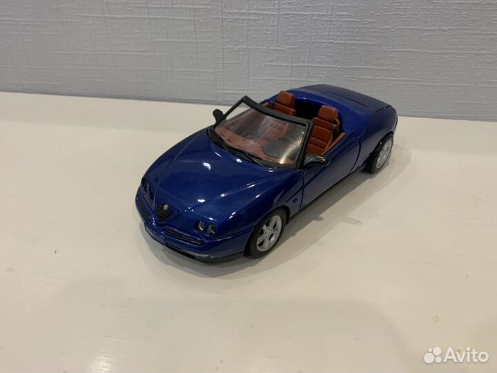 Alfa Romeo spider. 1/18. Maisto