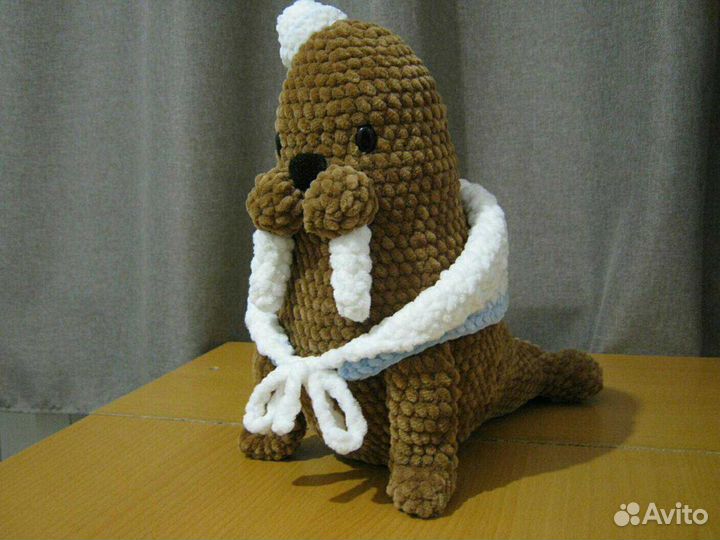 Вязаная игрушка Морж