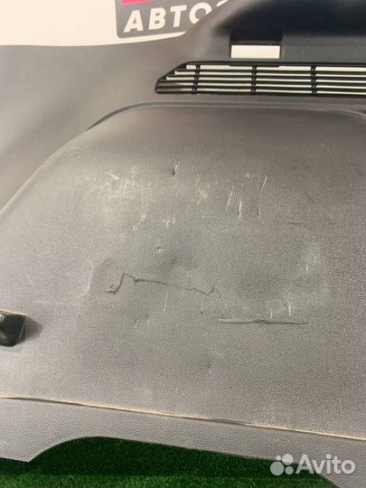 Обшивка отсека багажника правая нижняя Ford Escape