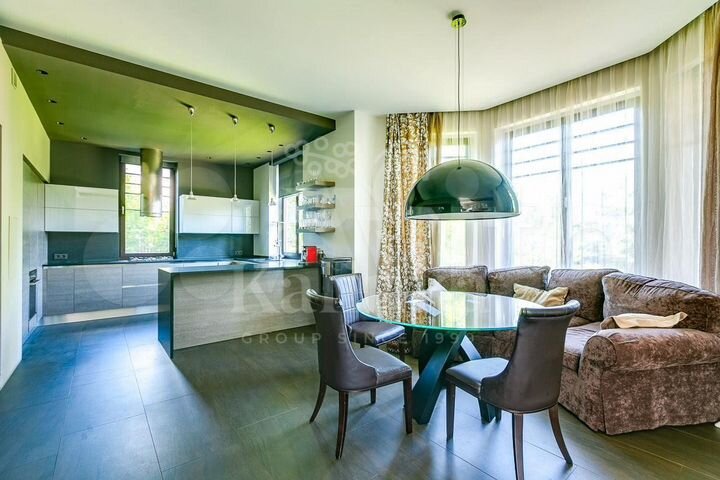 Дом 400 м² на участке 18 сот.