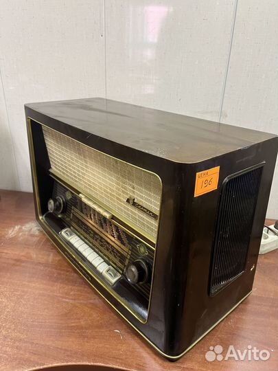 Ламповый приёмник Carmen. 196