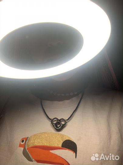 Чёрный кулон с сердцем из бисера