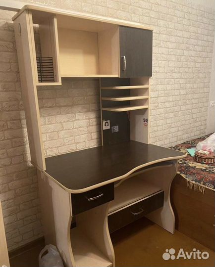 Компьютерный письменный стол