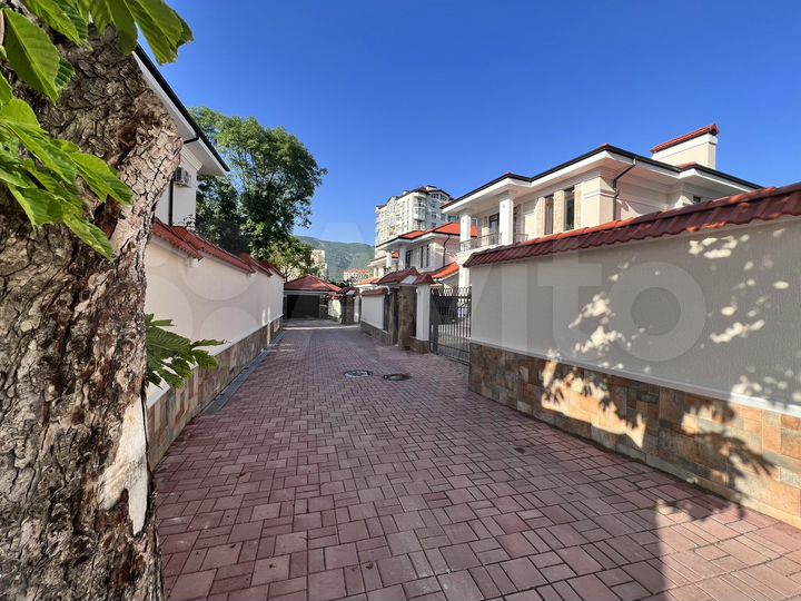 Дом 234,4 м² на участке 4 сот.