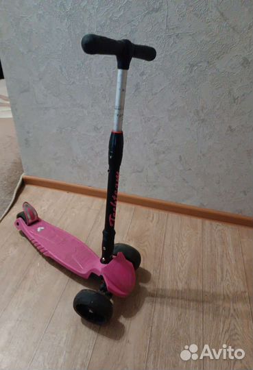 Самокат детский со светящимися колесами