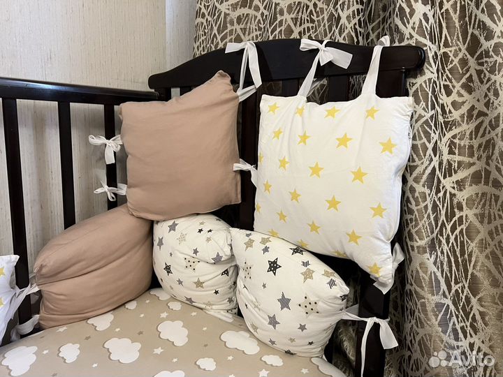 Детская кроватка с маятником и ящиком