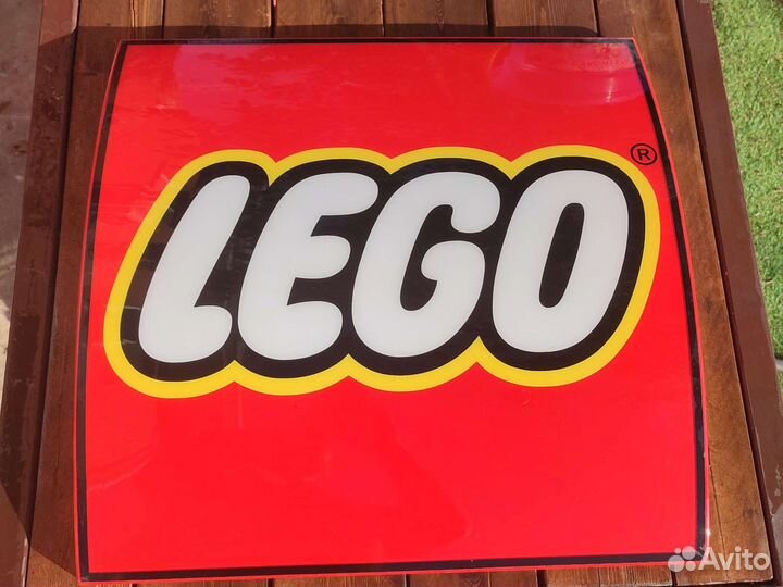 Рекламная вывеска Lego