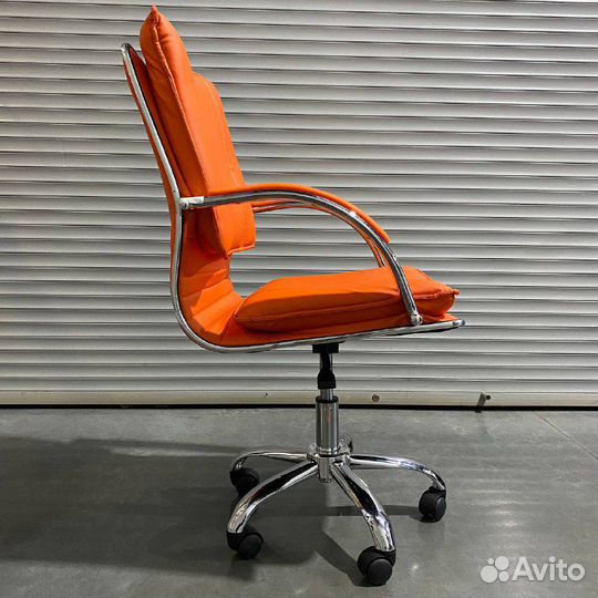 Офисное кресло