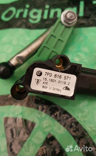 Датчик уровня кузова 7p0616571 VAG Оригинал Новый
