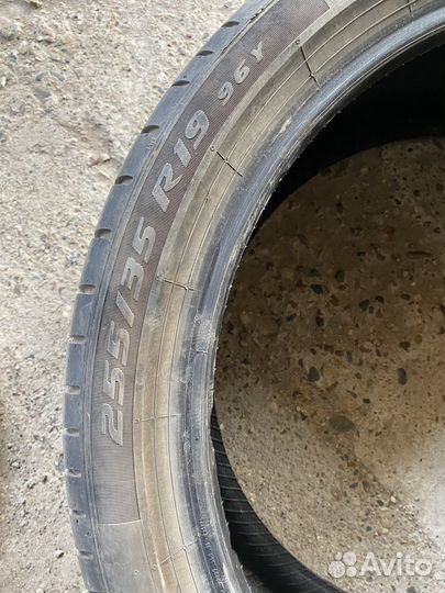 Pirelli P Zero 255/35 R19 96Y