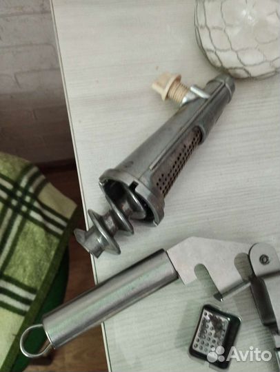 Термос суповой и Пресс для чеснока и соковыжималка