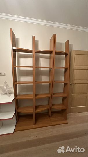 Книжный стеллаж