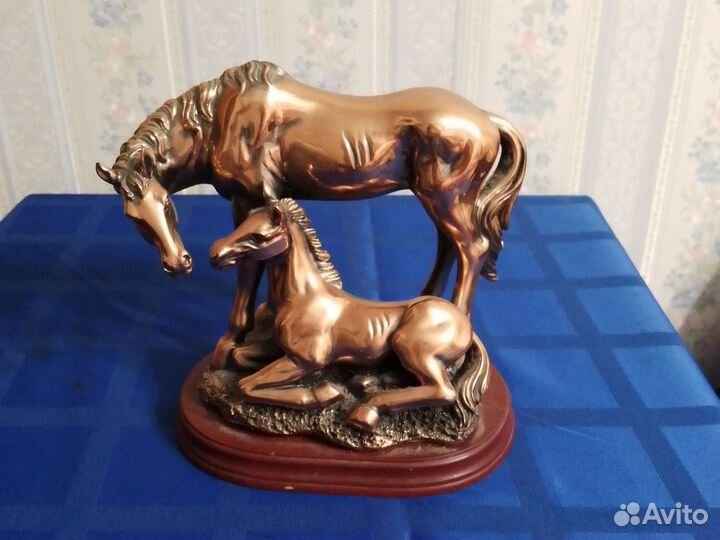 Бронзовая фигурка