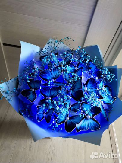 Светящийся букет из бабочек