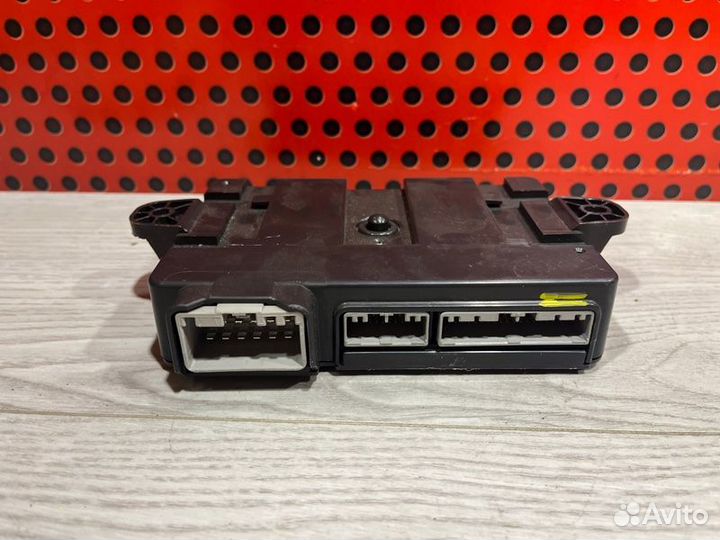 Блок управления центральным замком Land Rover