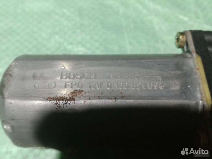 Мотор стеклоподъемника передний правый Volkswagen