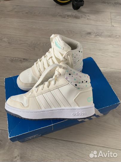 Кроссовки adidas