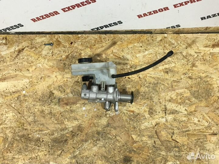 Цилиндр тормозной главный Skoda Octavia A7