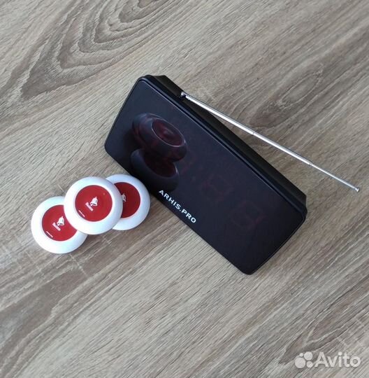 Кнпока вызова официанта и табло отображения вызова