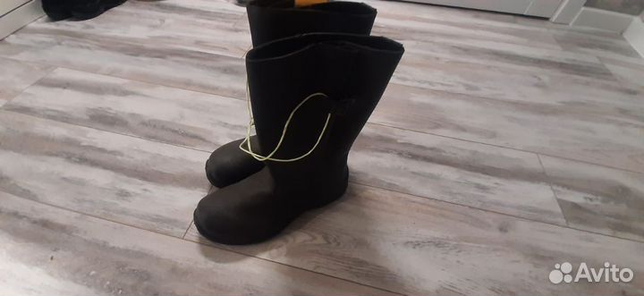 Продаются сапоги