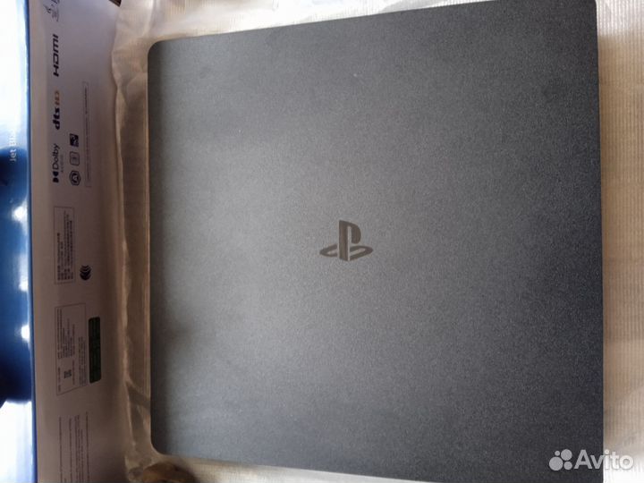 Sony PS4 новая. На гарантии 2 года