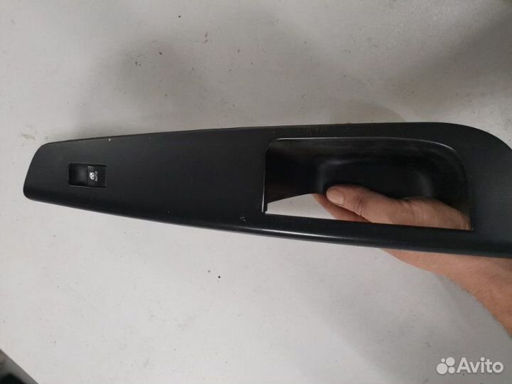 Кнопка стеклоподъемника передняя правая Kia Ceed 1