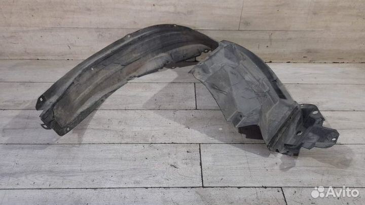 Подкрылок передний левый Toyota Fortuner 2 С 2015
