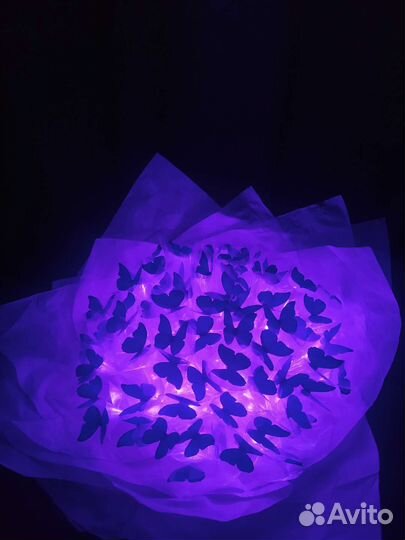 Букет из бабочек с подсветкой