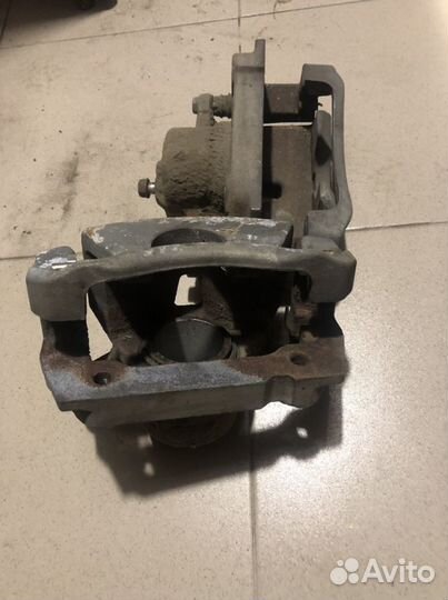 Суппорта и диски тормозные оригинал с колодкамы и