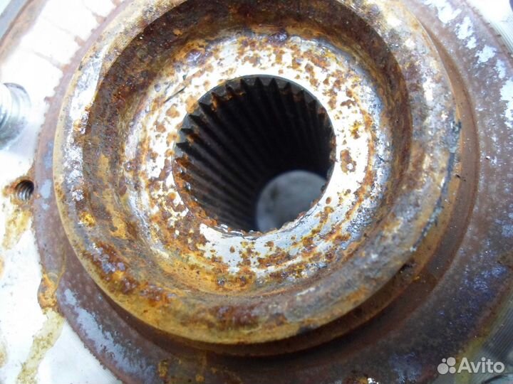 Кулак поворотный левый Honda Pilot 2