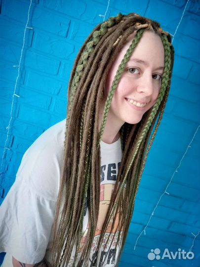 Плетение афрокос, дредов, афрокудрей