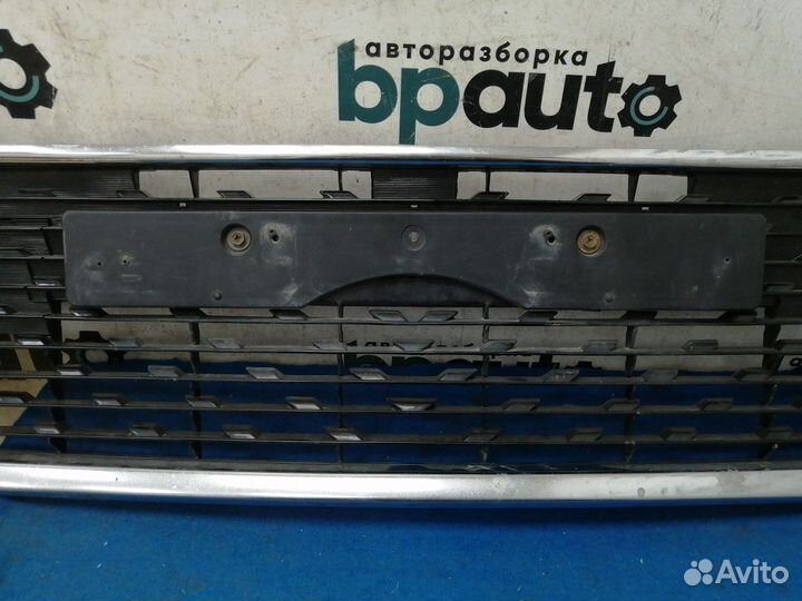 Решетка переднего бампера Toyota Camry 55 рест2