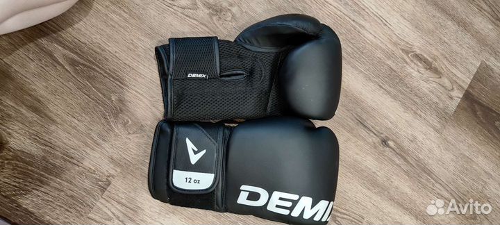Боксерские перчатки demix