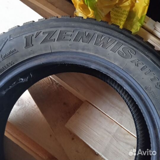 Kumho I'Zen Stud Snow KW11 18.8/65 R15