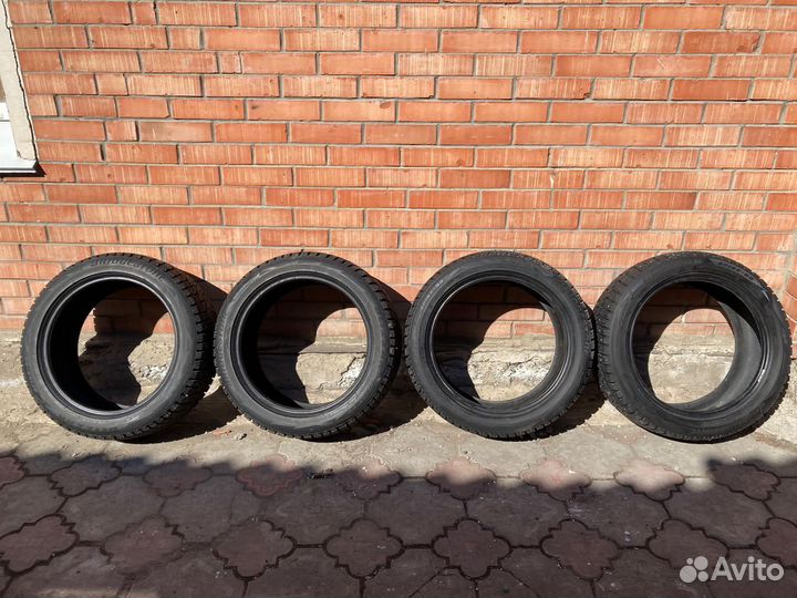Bridgestone Blizzak DM-V1 215/50 R17