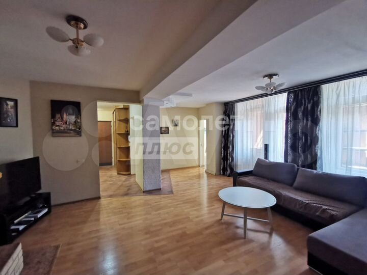 4-к. квартира, 140 м², 3/3 эт.