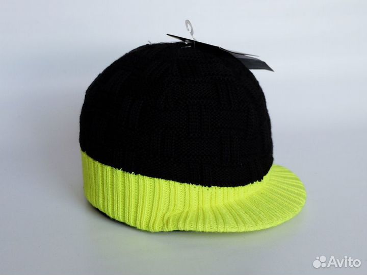 Шапка с козырьком 