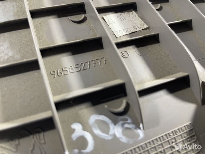 Накладка торпедо Peugeot 308 (T7) I (2007–2011)