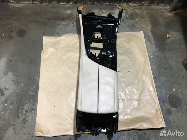 Центральный тунель (подлокотник ) BMW 5 F10