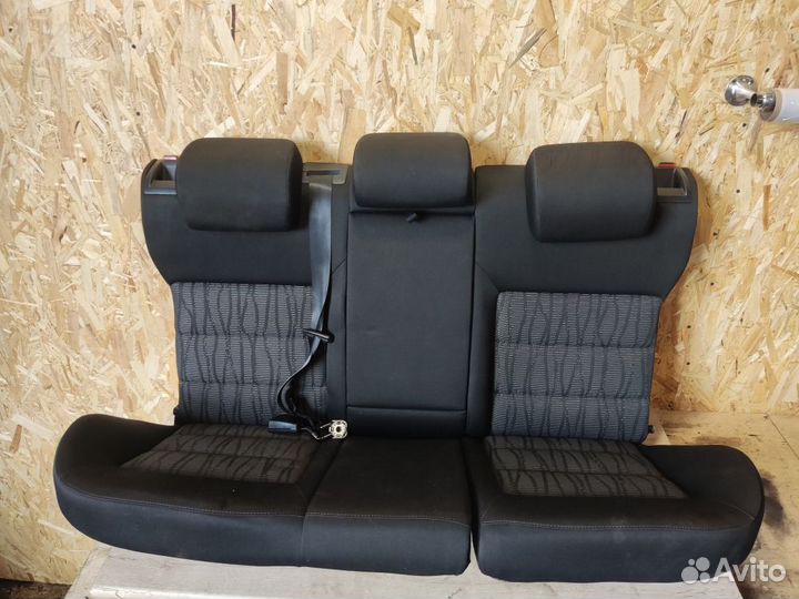 Задний ряд сидений Skoda Octavia A5