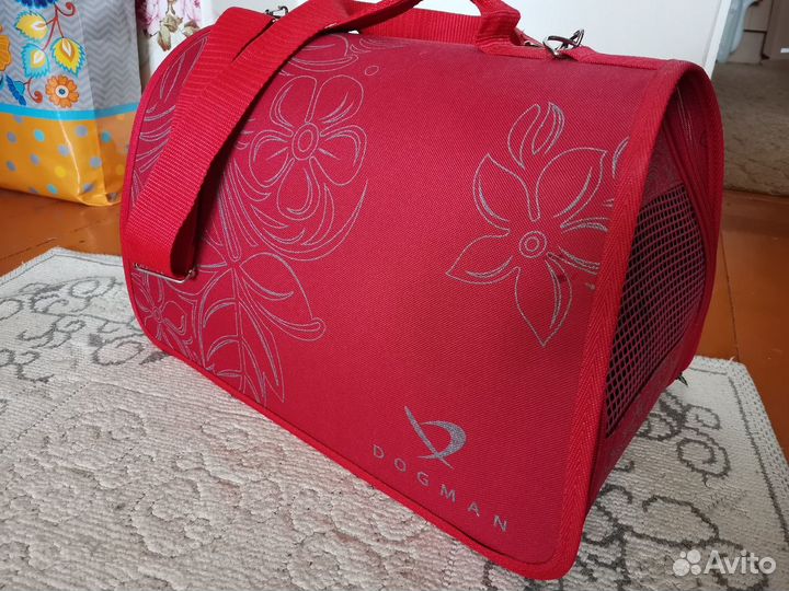 Переноска и всё необходимое для кошек