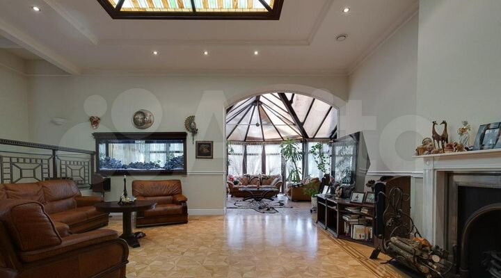 Дом 460 м² на участке 28 сот.