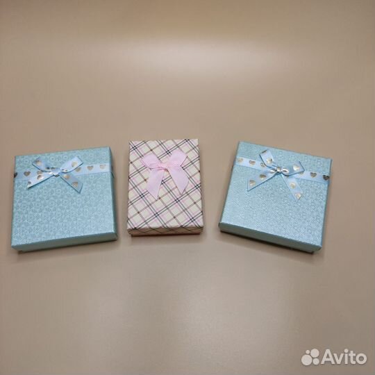 Подарочная коробка средняя для украшений