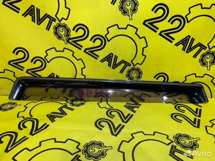 Ветровик задний правый Toyota Wish ZNE10 1ZZ-FE