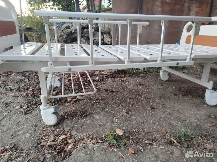 Медицинская кровать