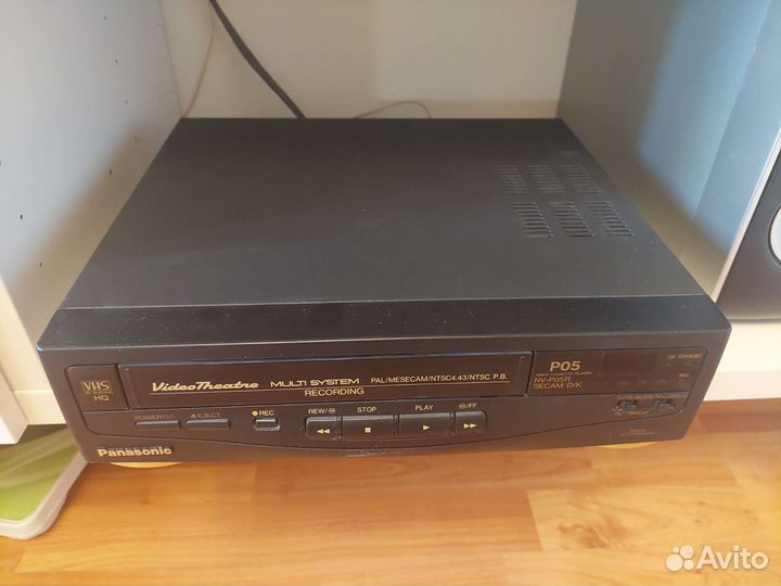 Видеоплеер кассетный, практически новый