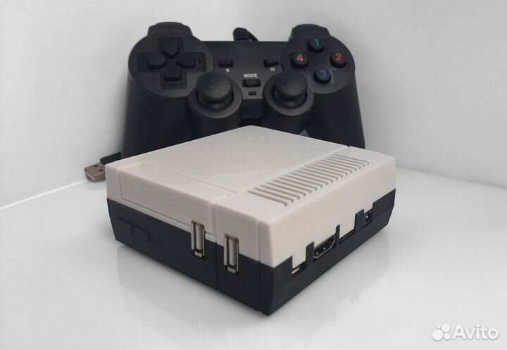 Игровая приставка с ретро играми + два джойстика