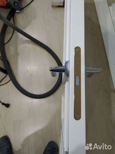 Установка межкомнатных дверей