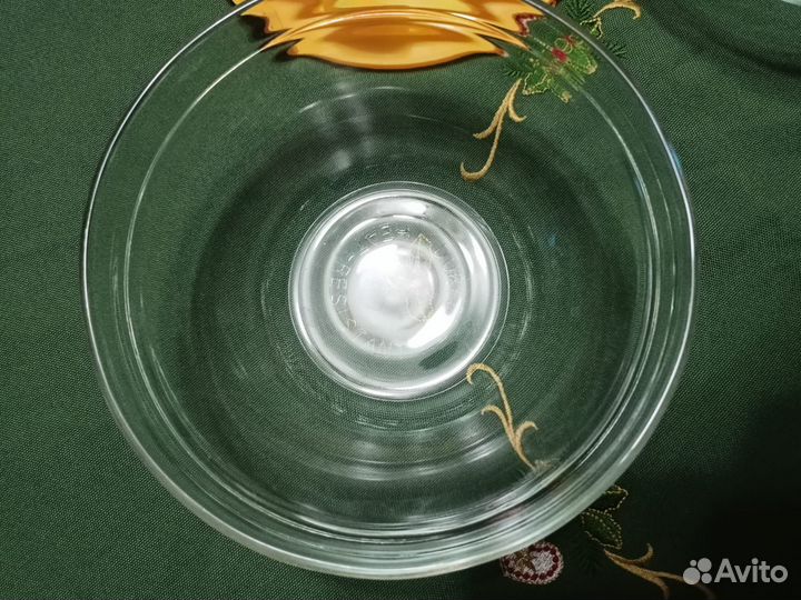 Набор салатников с крышкой.Стекло